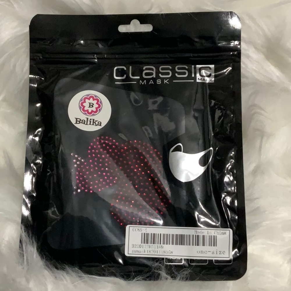 🖤🤍Fashion mask!!! Rhinestone 🖤🤍 heart 😷 face mask 🖤🤍❤️